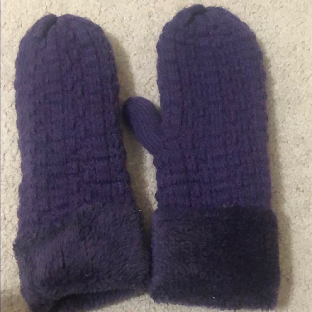 Purple mitten